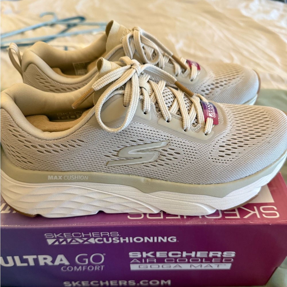 Skechers Women's Light Gray Ultra Go Sneakers